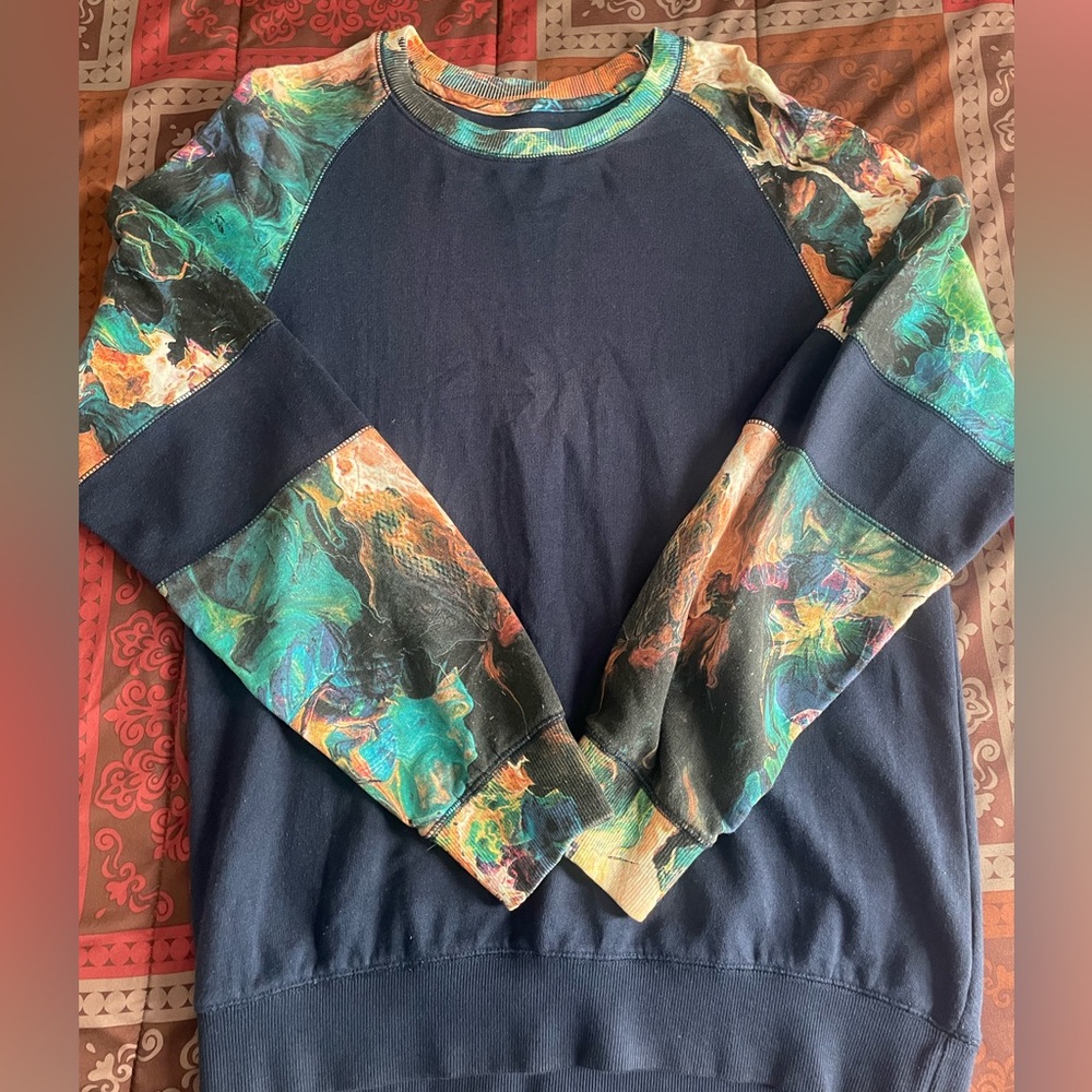Eleven Paris men’s sweatshirt in EUC‼️